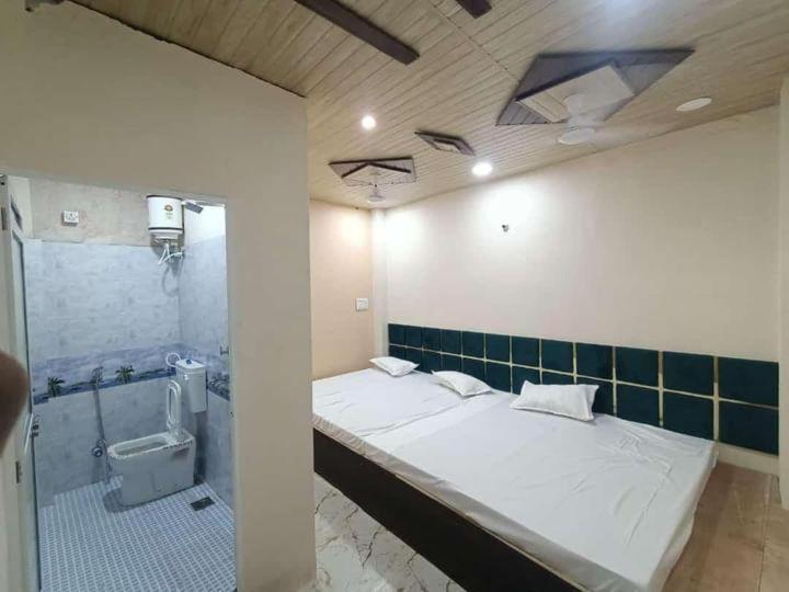 Hotel Rolex Ujjain Eksteriør billede